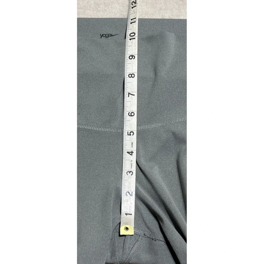 Nike Yoga Womens Size Large 7/8 Compression Leggings Light Green